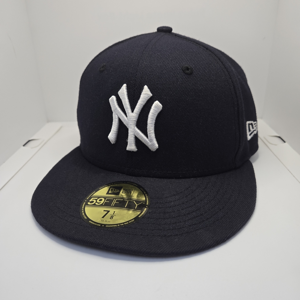 New Era Navy Blue NY Yankees Cap Size 7 1/8